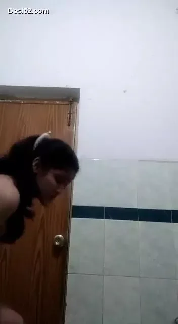 Indiangiralsmms - Amazing, slim figure beautiful girl made her naked MMS in bathroom Indian  Video Tape - ViralPornhub.com