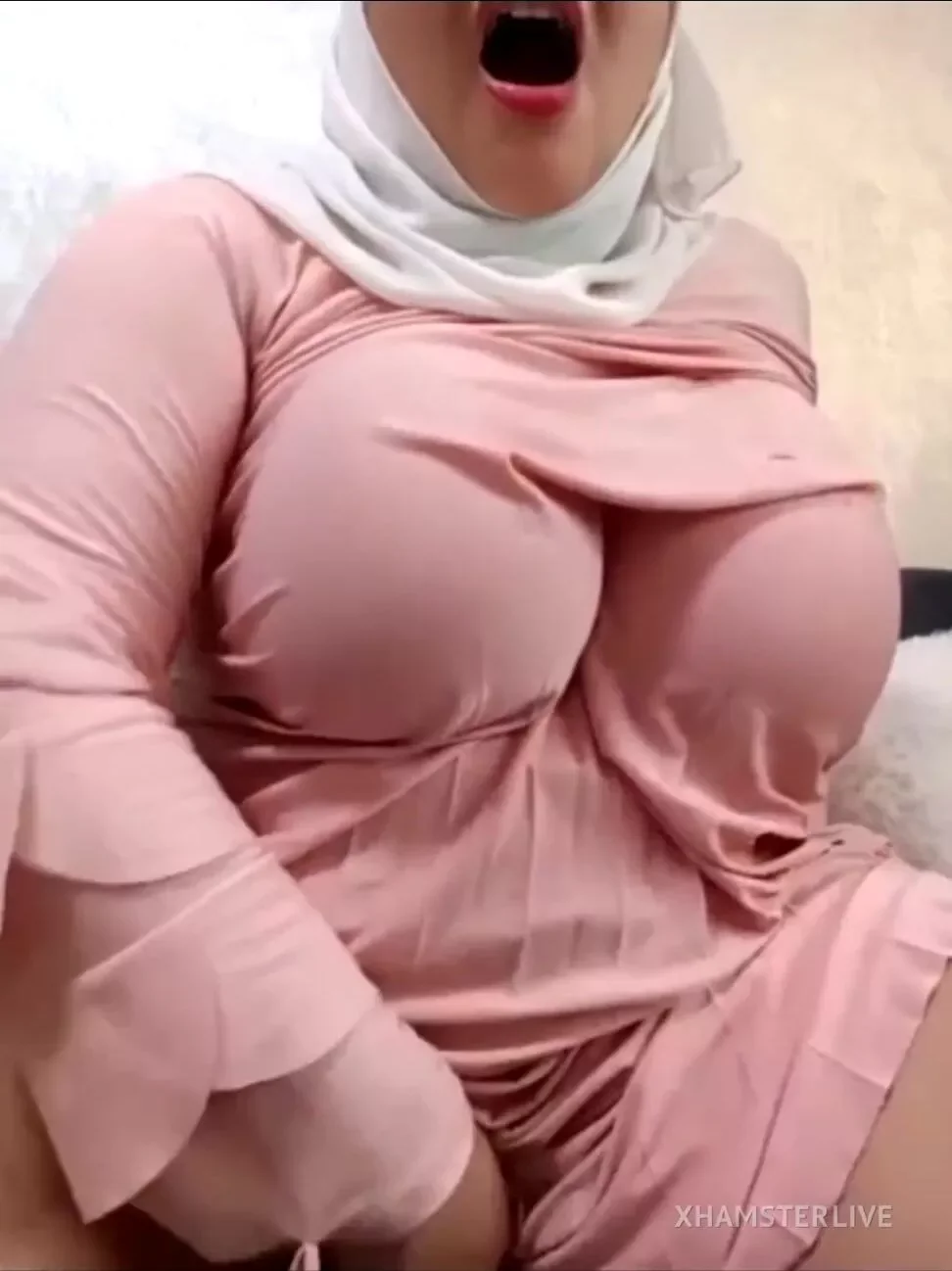Watch Amal Arabic Big Boobs Camgirl Sucking Her Own Nipples And Rubbing Pussy Leaked Video