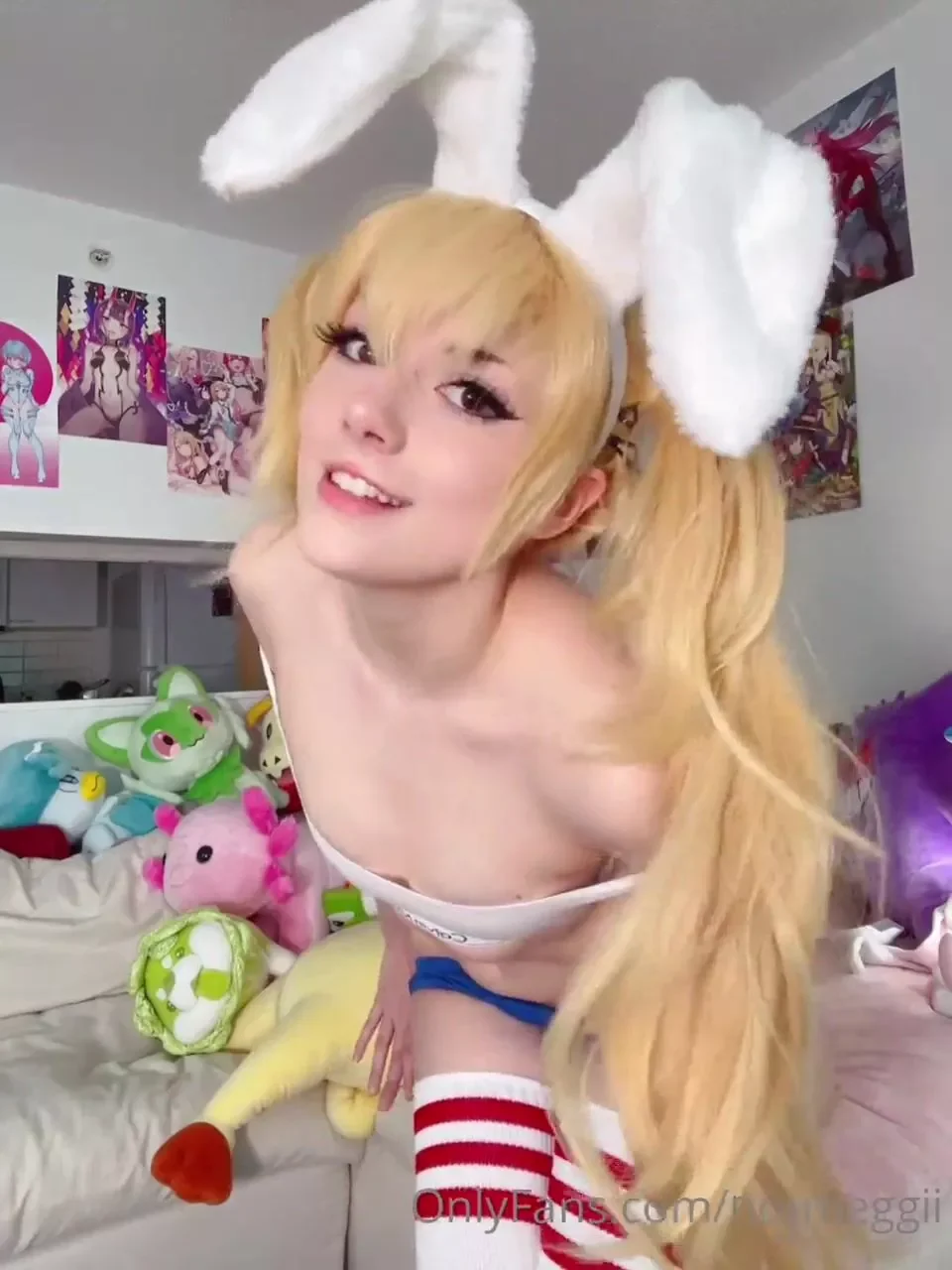 Notmegii Flexible Petite Expose Her Tiny Booty Cheeks In Cosplay Onlyfans Video