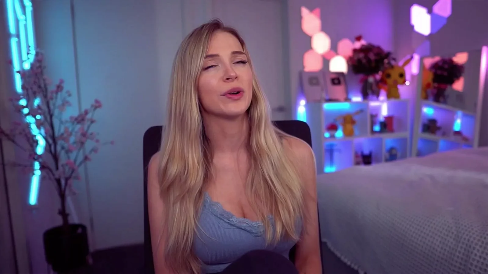 Bebahan AKA Hannah Hot Youtuber Playing Freshwomen Sex Game Streaming Video 