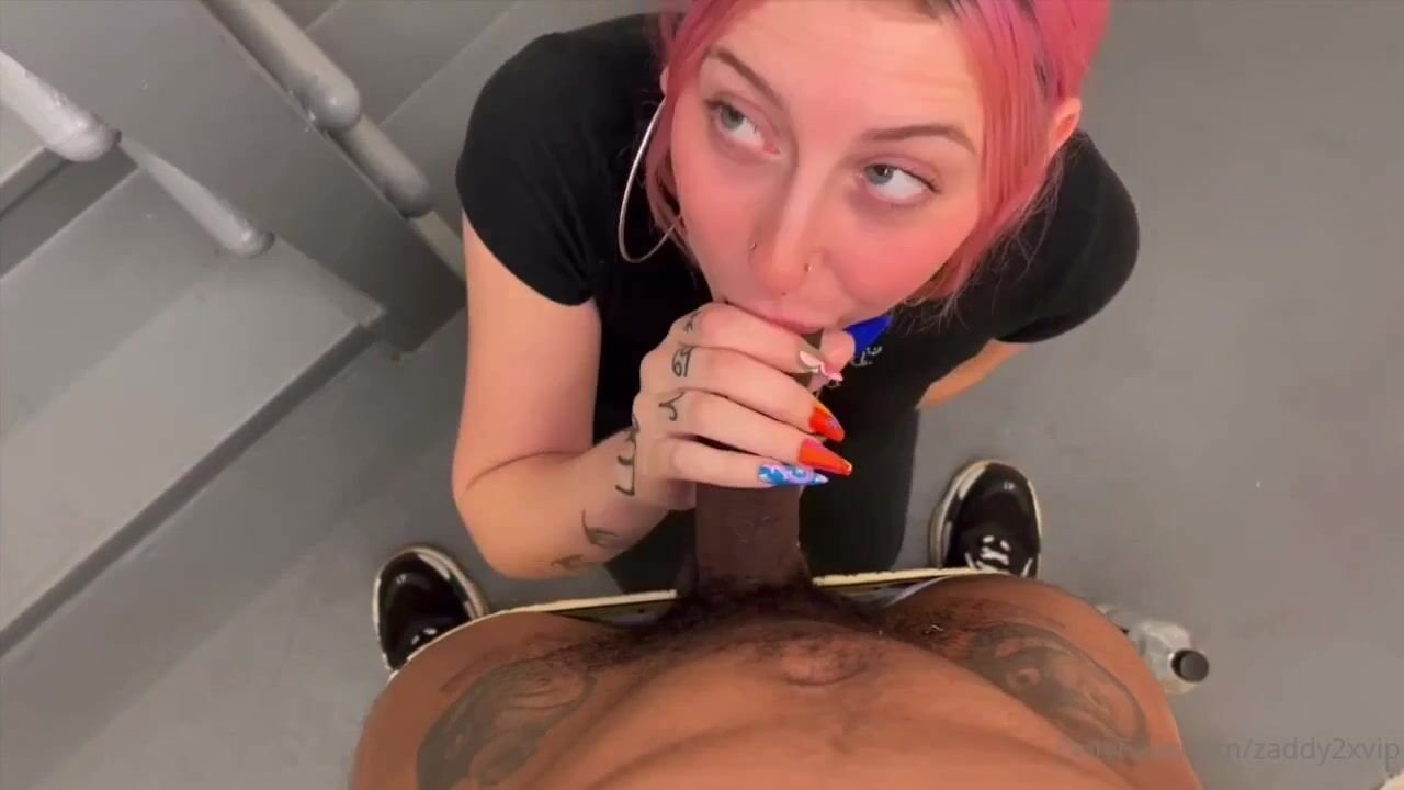 https://viralpornhub.com/fr/videos/95465/zaddy2xvip-lusty-red-head-deeply-sucks-a-bbc-and-gets-fucked-in-parking-lot-onlyfans-video/